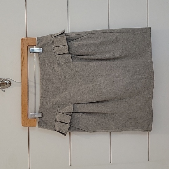 FRENCH CONNECTION size 8 grey mini skirt with pleated accented pockets - Picture 1 of 4